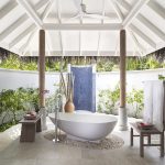 Anantar Dhigu Beach Villa Bathroom