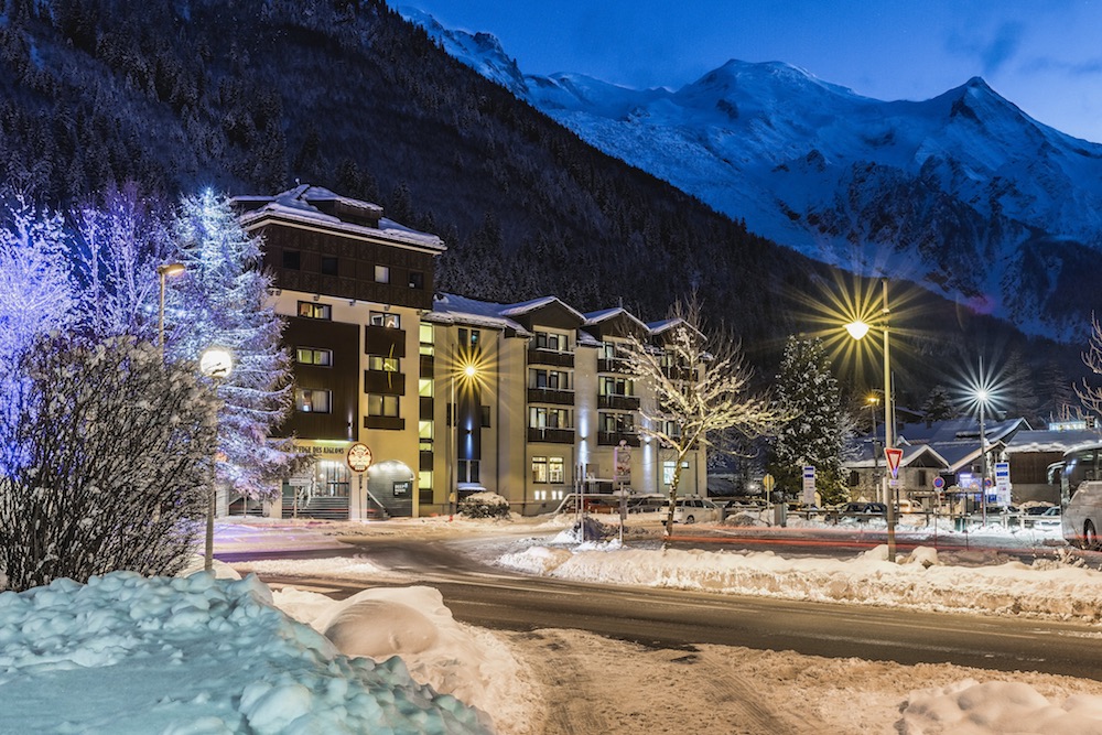 Refuge des Aiglons Nighttime