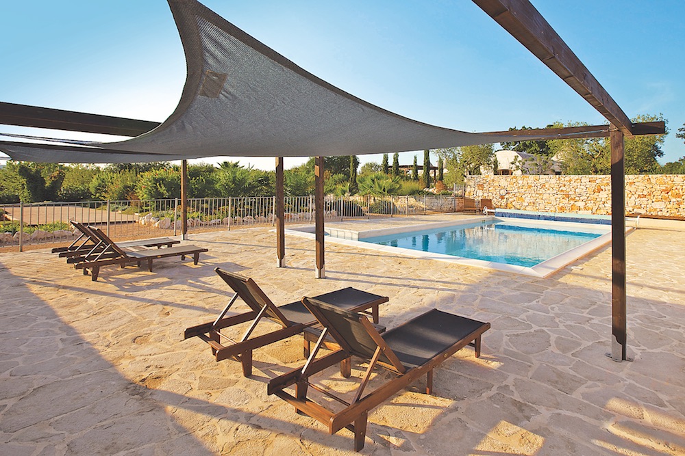 Villa Trulli Acquarula Pool Deck